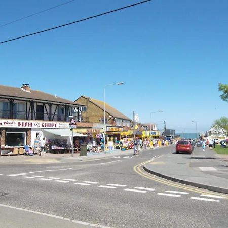 2 Bedroom Caravan With Sea Views Eastchurch Exterior foto